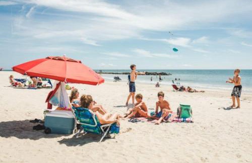 Hampton House | Buckroe Bungalow Escape to the Beach 2mins Away