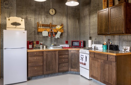 Wapiti Cabin | Buckshots Bunkhouse in the Wapiti Valley