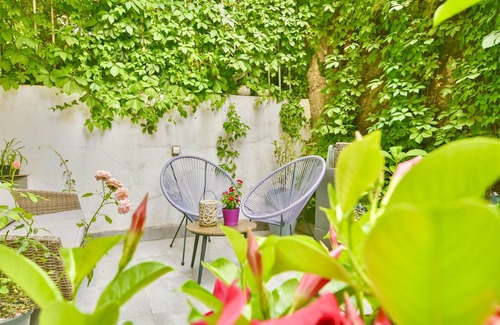 Budavar Apartment | Buda Garden Retreat. Modern Comfort and Tranquility by the Historic Sites.