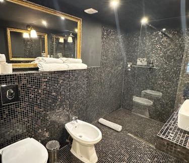 Terezvaros Apartment | Budapest Central Opera with Gym & Spa