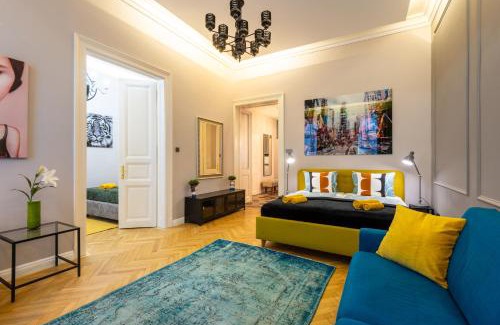 Erzsebetvaros Apartment | Budapest Holidays Courtyard