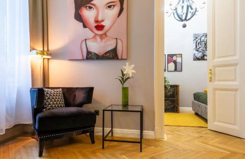 Erzsebetvaros Apartment | Budapest Holidays Courtyard