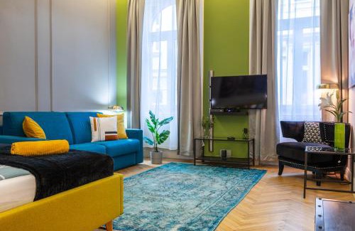 Erzsebetvaros Apartment | Budapest Holidays Courtyard