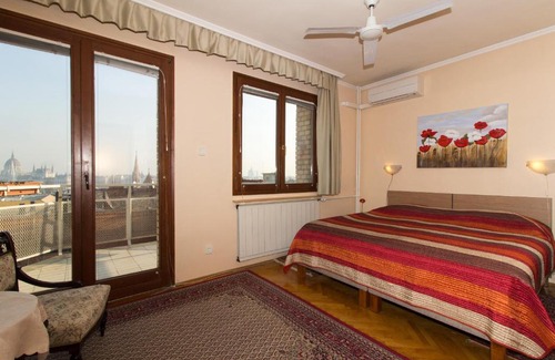 Castle Hill Bed & Breakfast | Budavar Bed and Breakfast