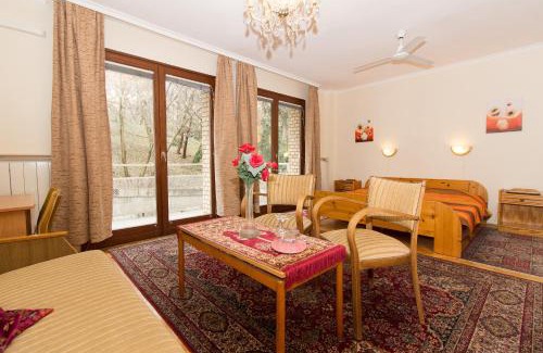 Castle Hill Bed & Breakfast | Budavar Bed and Breakfast
