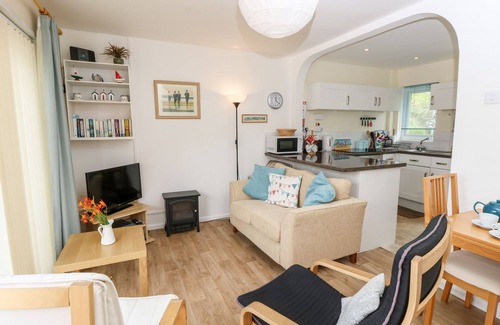 Seaview Cottage | BUDDLEIA COTTAGE, country holiday cottage in Seaview