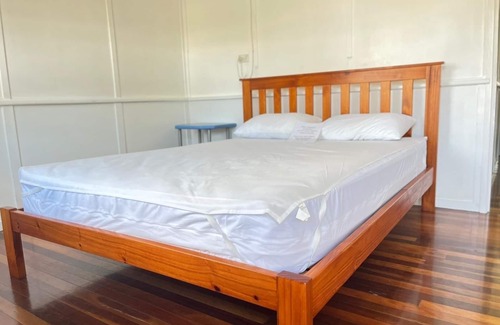Happy Valley Hostel | BUDGET ACCOMMODATION Creature Comforts: Eli Unit - Better than camping!