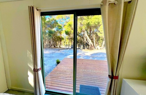 Killiecrankie House | Budget accommodation, close to the beach. Caravan, with a bright & airy annex,
