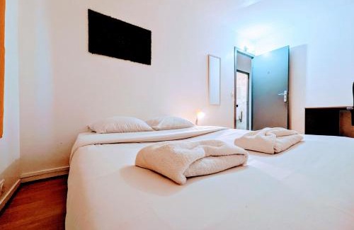 Mantes-la-Jolie Apartment | Budget and spacious apart with terrace