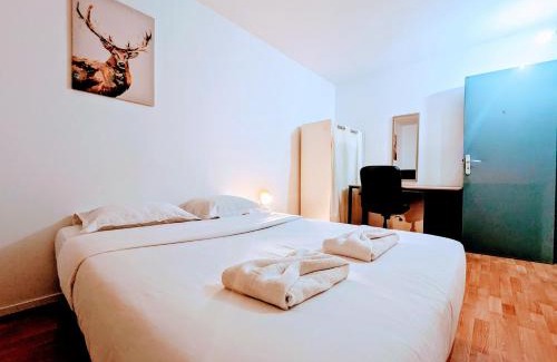 Mantes-la-Jolie Apartment | Budget and spacious apart with terrace