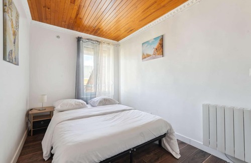 Charleville-Mezieres Apartment | Budget apart city centre with parking