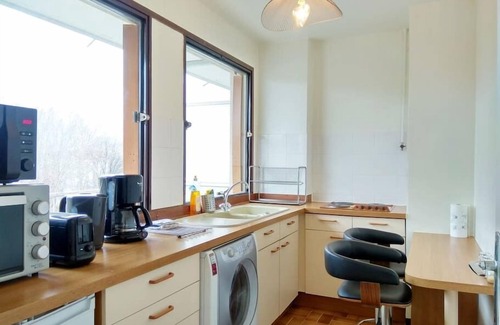 Saint-Denis Apartment | Budget apart with parking and balcony