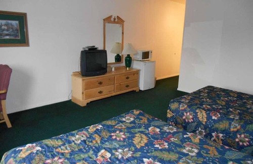 Enumclaw House | Budget-friendly Accommodation! 3 Pet-friendly Units, Free Onsite Parking