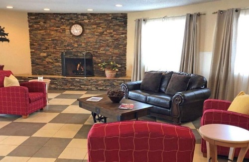 Evanston House | Budget-friendly Accommodation in Knights Inn Evanston! Free Onsite Parking