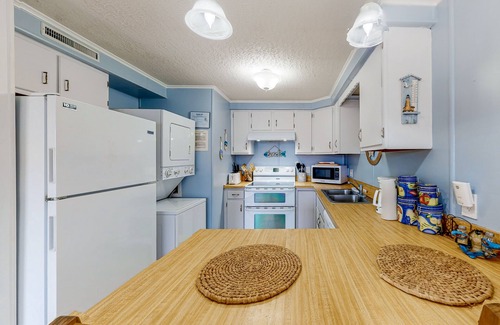 Midtown Ocean City Condo | Budget-Friendly Beach Condo w/Private Washer/Dryer, Central A/C, WiFi