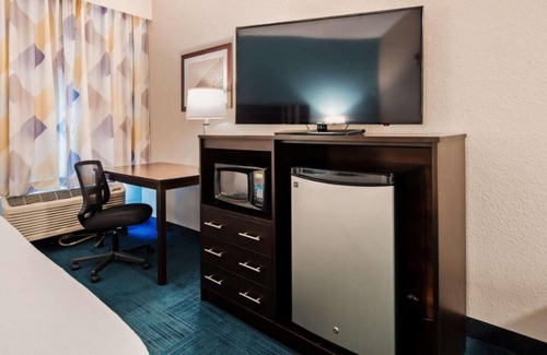Blaine House | Budget-Friendly Comfort, Free Breakfast & Parking, Near Ohio Valley Mall