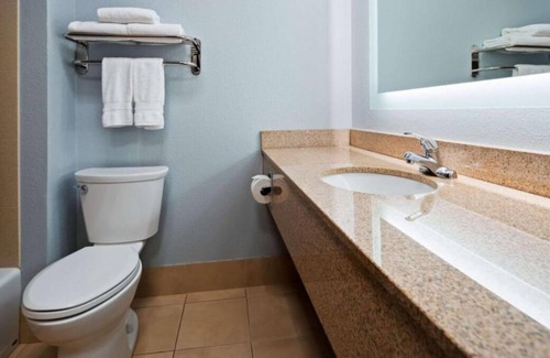 Blaine House | Budget-Friendly Comfort, Free Breakfast & Parking, Near Ohio Valley Mall