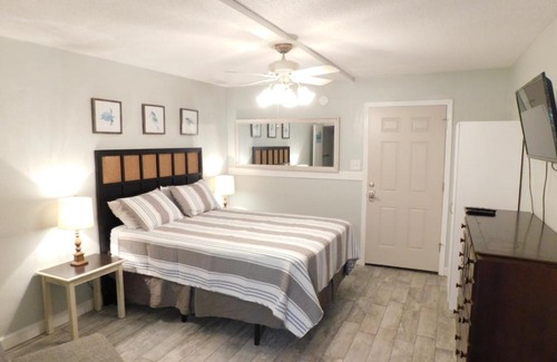 Gulf Shores House | Budget Friendly Condo Perfect for a Romantic Getaway within Walking Distance to the Beach!