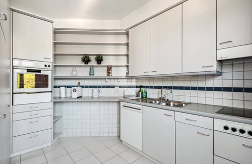 Hottingen Apartment | Budget-Friendly & Roomy: Zurich Apartment
