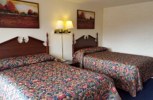 Grissom - Highland Hotel | Budget-Friendly Stay near Virginia Tech University with Free Parking