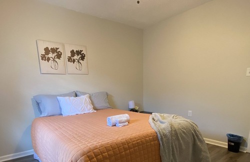Little Rock House | Budget Friendly Stylish Townhome under 5mins from UAMS/AR Children's