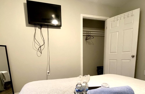 Little Rock House | Budget Friendly Stylish Townhome under 5mins from UAMS/AR Children's