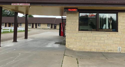 Emporia Hotel | Budget Host Inn - Emporia