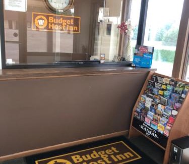 Emporia Hotel | Budget Host Inn - Emporia