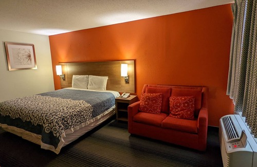 Henderson Hotel | Budget Host Inn