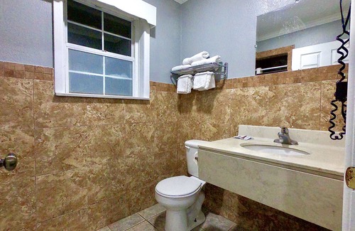 Vernon Hotel | Budget Host Inn
