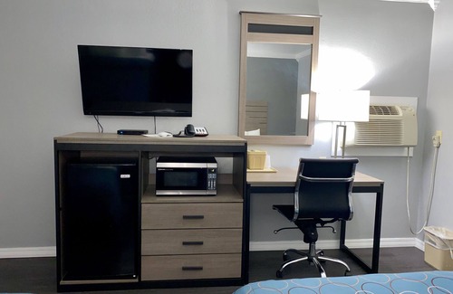 Vernon Hotel | Budget Host Inn