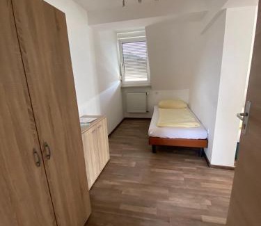 Sandhofen Bed & Breakfast | Budget Hotel Mannheim
