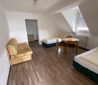 Sandhofen Bed & Breakfast | Budget Hotel Mannheim