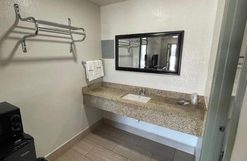 Ada Hotel | Budget Inn Ada
