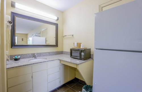 Natural Bridge Hotel | Budget Inn By OYO Natural Bridge I-81