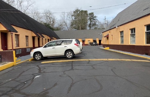 Laurel Hotel | Budget inn