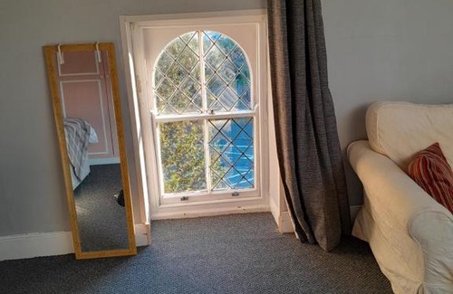 Sketty House | Budget Loft room, Shared guest house by University R10