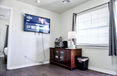 Central Oklahoma City Apartment | Budget OKC Studio With Parking | 15 Mins to OKC State Fair | #TB
