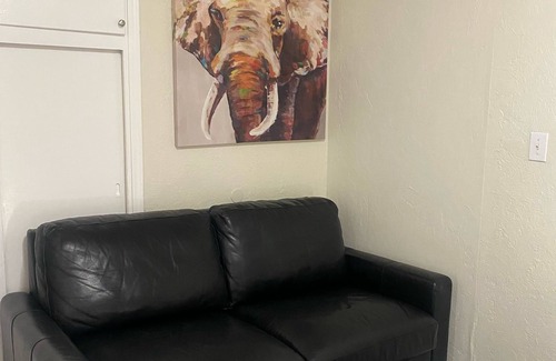 Central Oklahoma City Apartment | Budget OKC Studio With Parking | 15 Mins to OKC State Fair | #TB