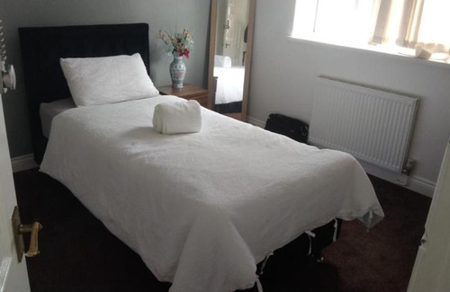 Seisdon House | budget private rooms close to city centre and airport
