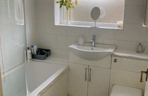 Seisdon House | budget private rooms close to city centre and airport