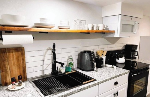 Cleveland UCD Apartment | Budget Studio | 8 Mins to OKC State Fair Park | Pet-Friendly #C2