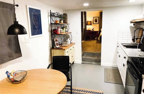 Cleveland UCD Apartment | Budget Studio | 8 Mins to OKC State Fair Park | Pet-Friendly #C2