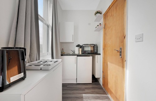 Archway Apartment | Budget Twin Studio Near Archway | Great Location