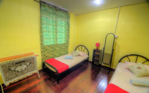 Tupong Tengah House | Budget Umi Homestay Kuching