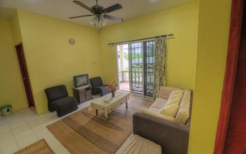 Tupong Tengah House | Budget Umi Homestay Kuching