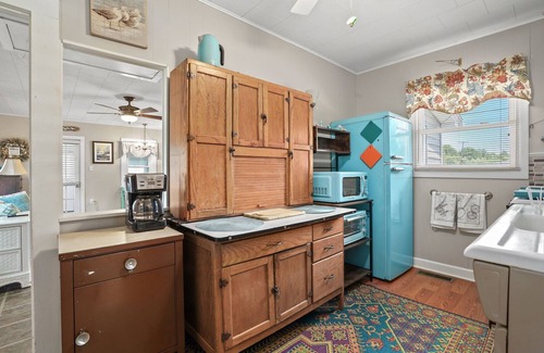 Chincoteague Cottage | Bue Crab Bungalow - Charming in-town cottage!