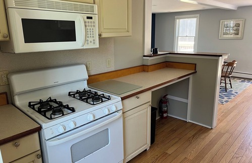Matunuck House | Buena Vista Beach Front Cottage
