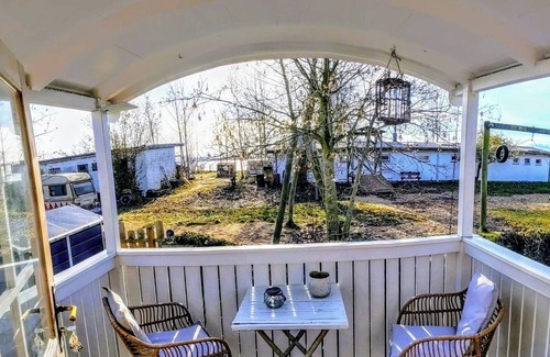 Waabs Cabin | Buena Vista circus caravan, tiny house by the sea, glamping