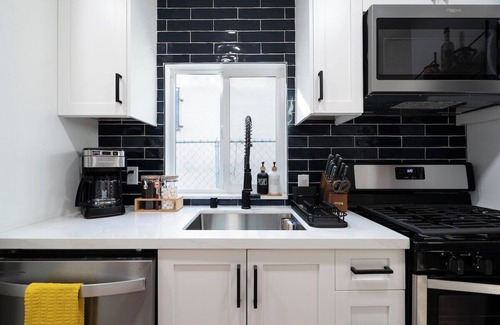 Logan Heights House | * Bueno Bueno Casita */7 min to Downtown/4 Bdr